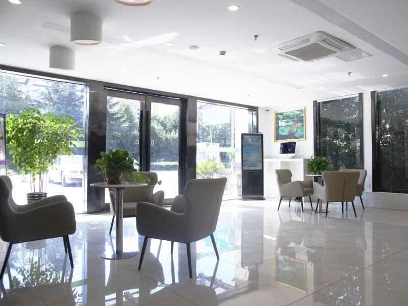 Hotel Vatica International Tourism Luoshan Road Subway Station 3*