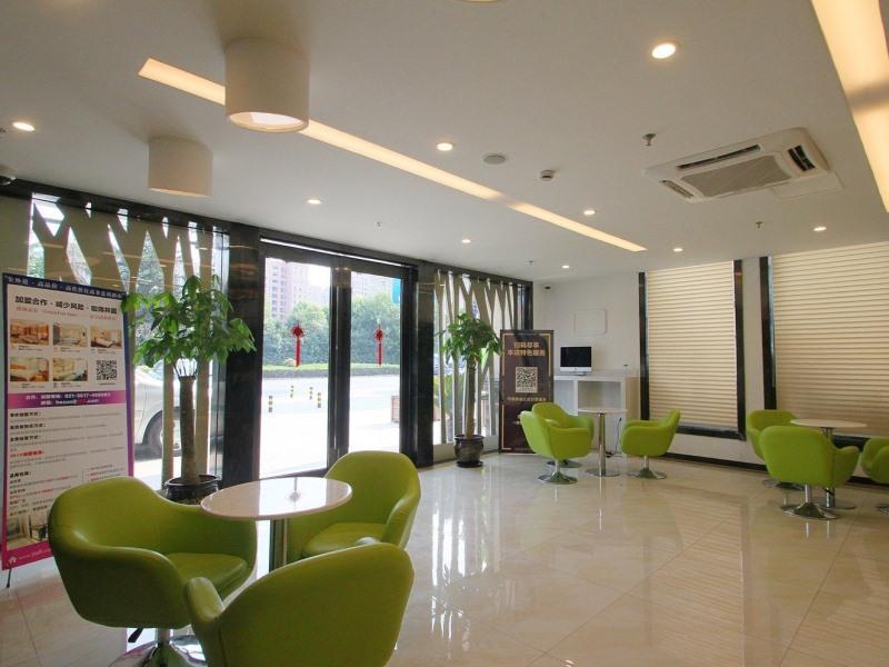 Vatica International Tourism Luoshan Road Subway Station 3*