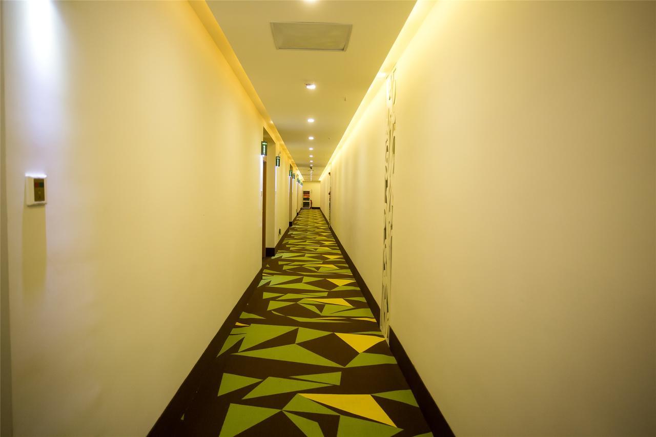 Vatica International Tourism Luoshan Road Subway Station 3*