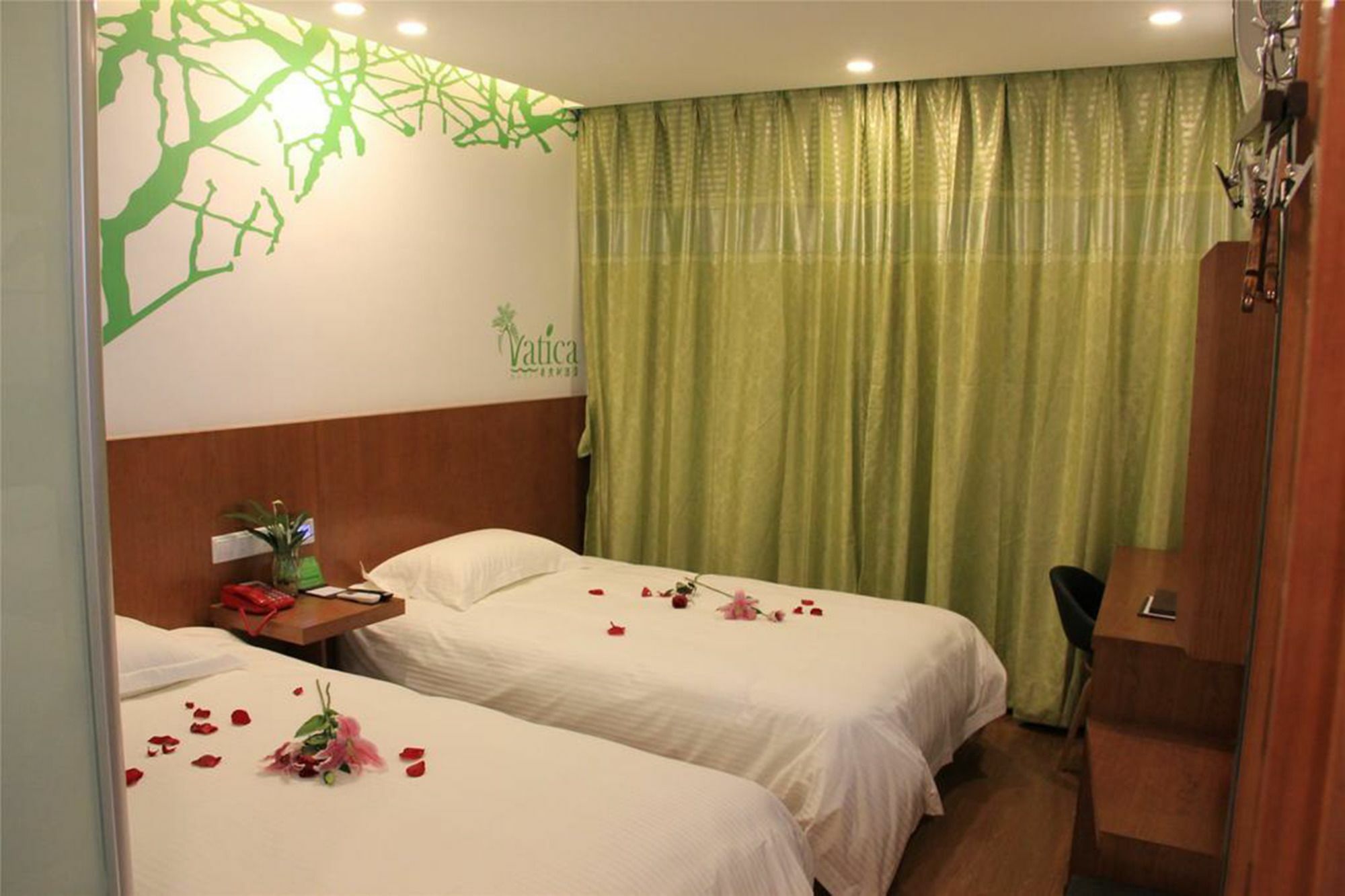 Hotel Vatica International Tourism Luoshan Road Subway Station